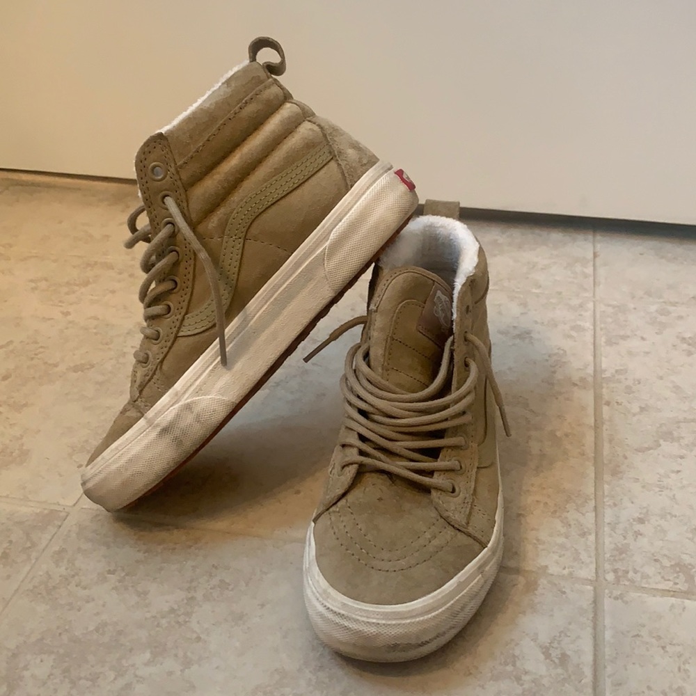 Vans off the wall with faux fur lining